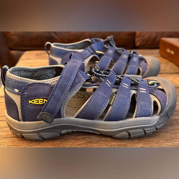 NWOT Kid’s Keen Water Shoe Sandals - Picture 1 of 12